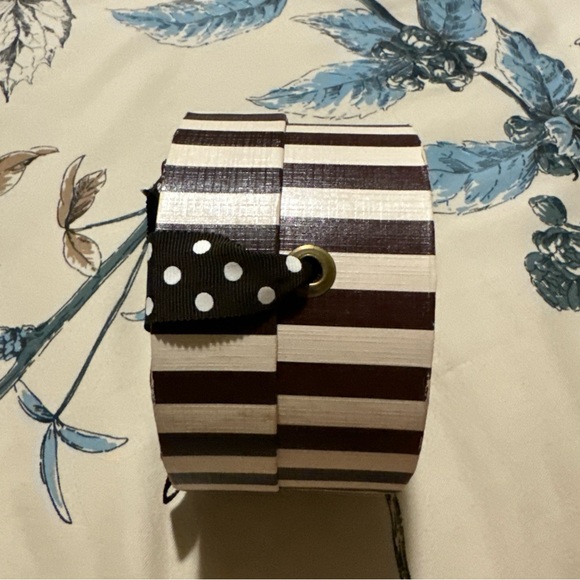 Henri Bendel Miniature Display Stripes and Ribbon Box With Polka Dot - Picture 5 of 7